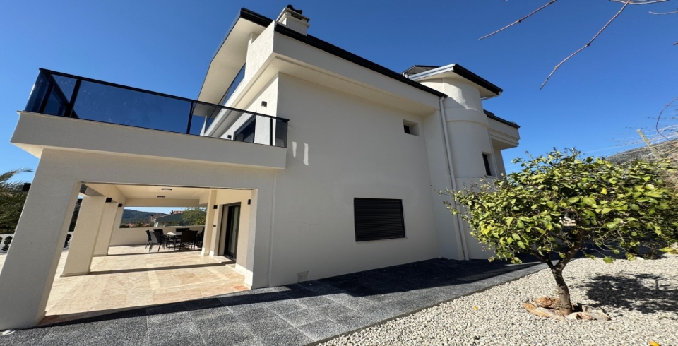 Villa White Deluxe