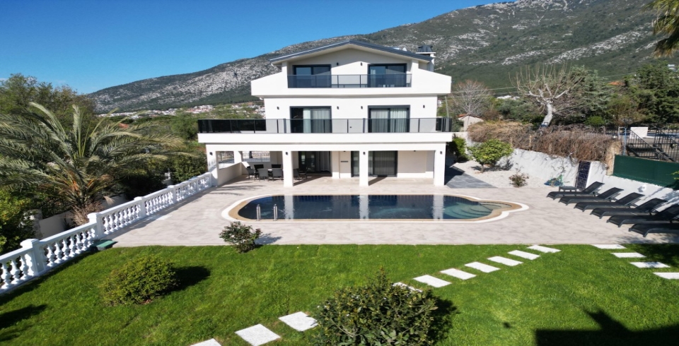 Villa White Deluxe